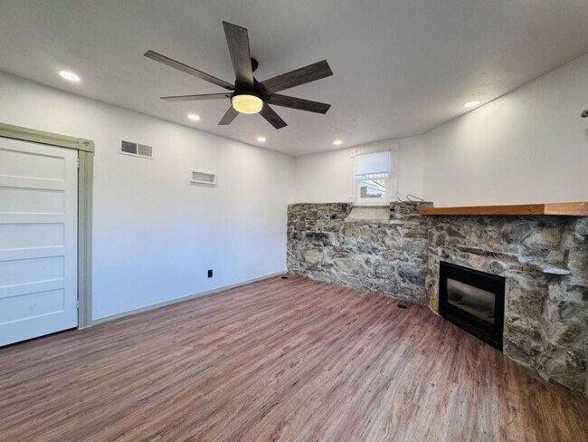 Foto del edificio - 525 Rodney Ct