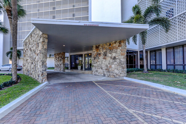 Building Photo - 336 Golfview Rd