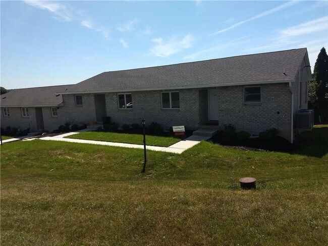 Building Photo - 118 E Hillcrest Ln