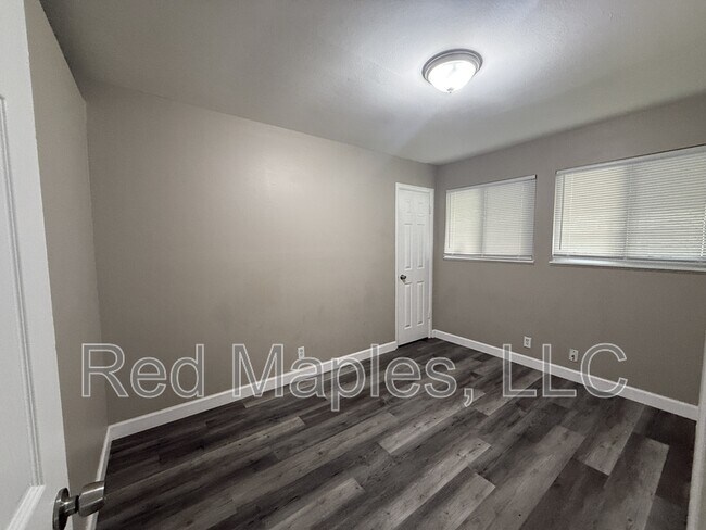 Foto del edificio - 10877 Spring Garden Dr