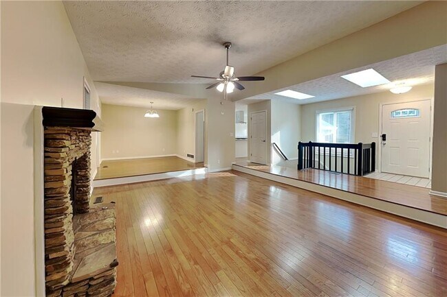 Building Photo - 6187 Brookside Ln