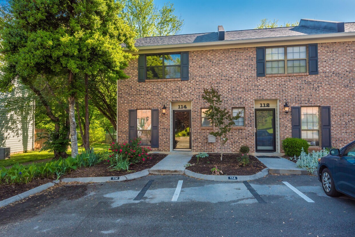 Primary Photo - 114 Ladbrook Ln