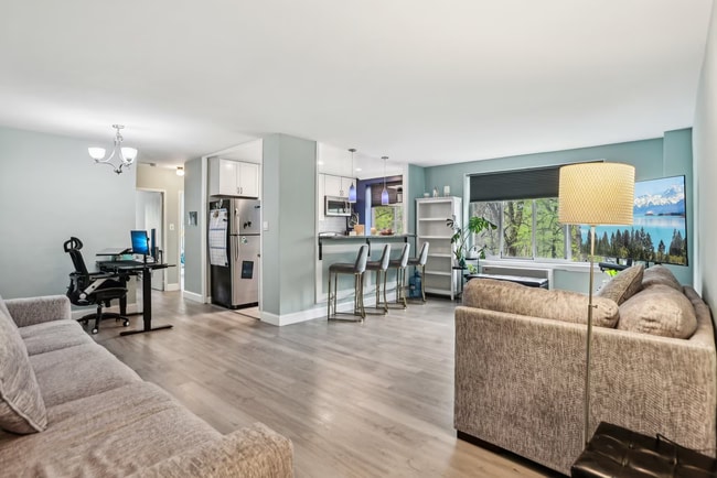 living room - 4100 W St NW Apartment