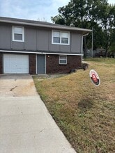Building Photo - 409 NE Westwind Dr
