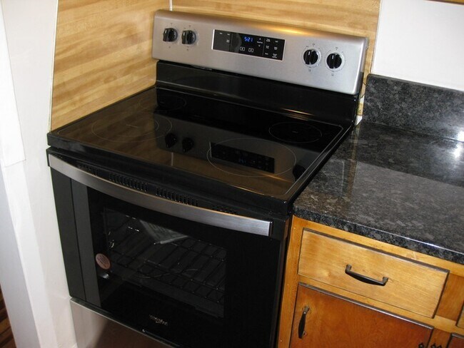 Foto del edificio - 1 BDr Condo for Rent