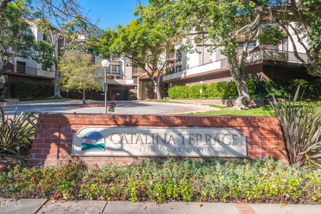 Foto del edificio - 4210 Vía Arbolada