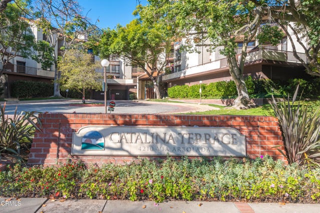 Building Photo - 4210 Vía Arbolada