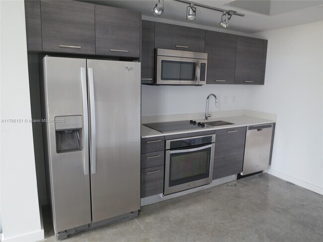 Foto del edificio - 151 SE 1st St