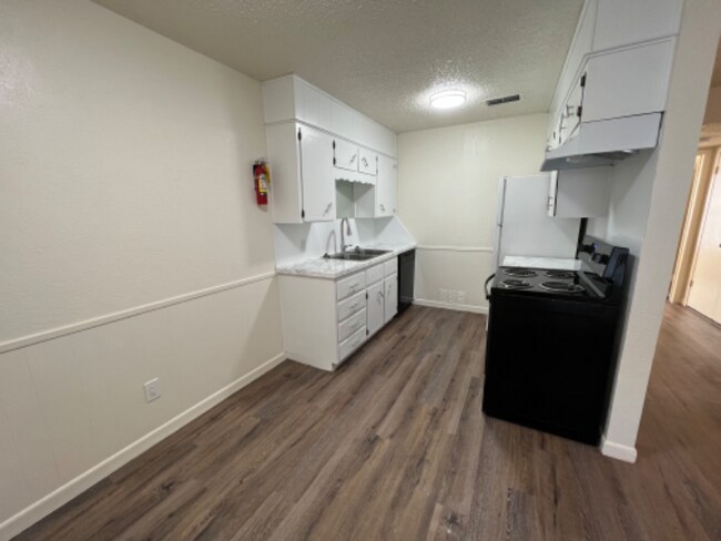Foto del edificio - 1702 Kirk Ave