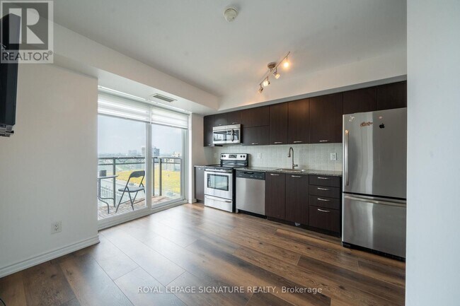 Photo du bâtiment - 38 Joe Shuster Way