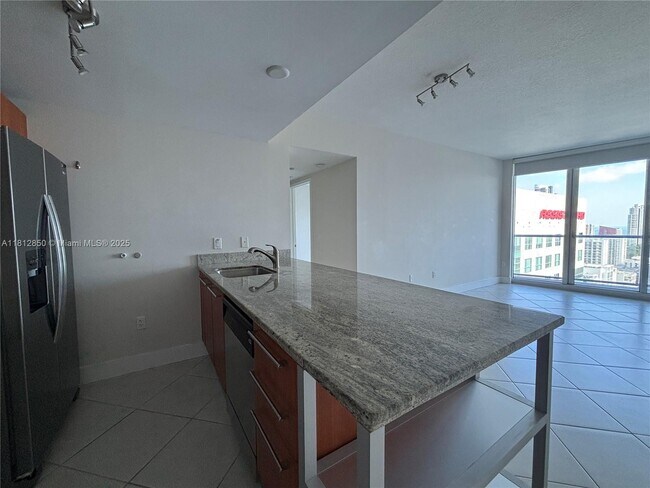 Foto del edificio - 185 SW 7th St