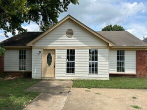 Building Photo - 3434 Laurelwood Dr