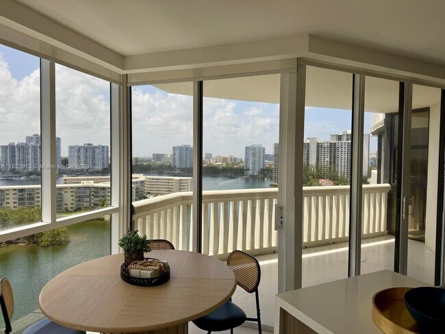 Foto del edificio - 1000 E Island Blvd