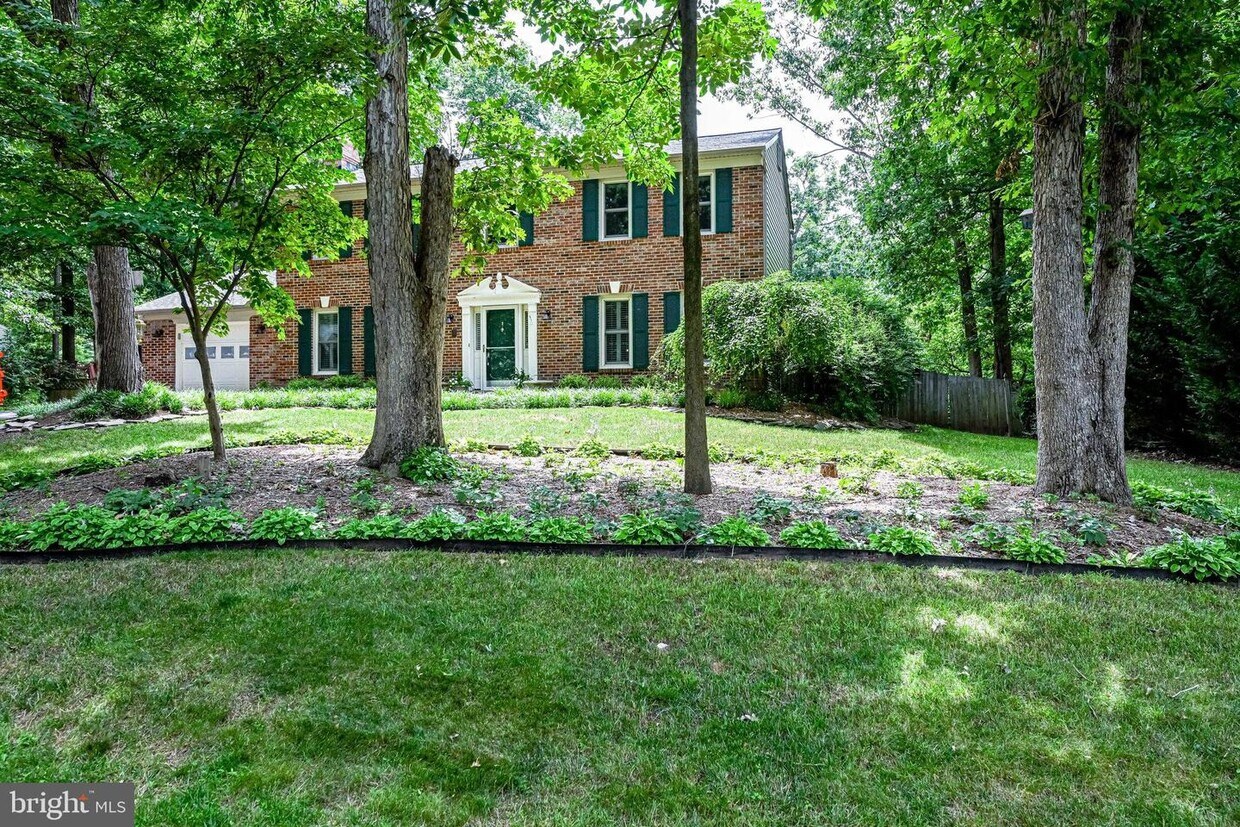 12127 Holly Knoll Cir, Great Falls, VA 22066 House for Rent in Great