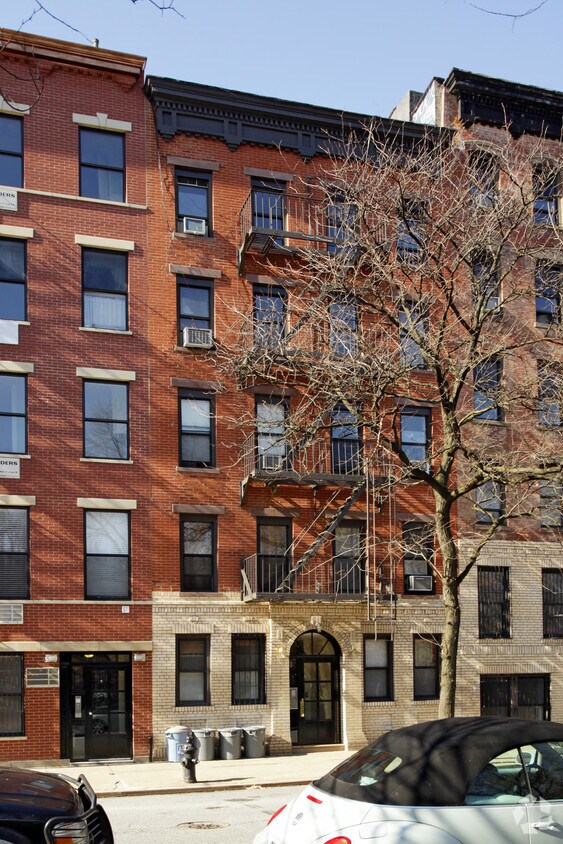 Building Photo - 162 E 7th St