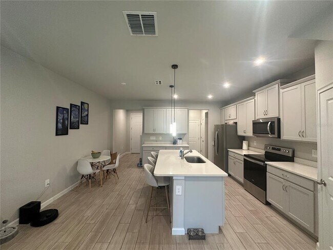 Foto del edificio - 26128 Fantasy Sky Ln.