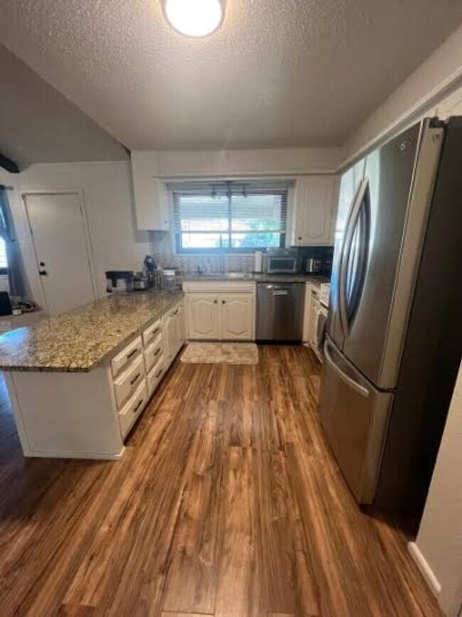 Building Photo - Available August 8th: Beautifully Updated ...