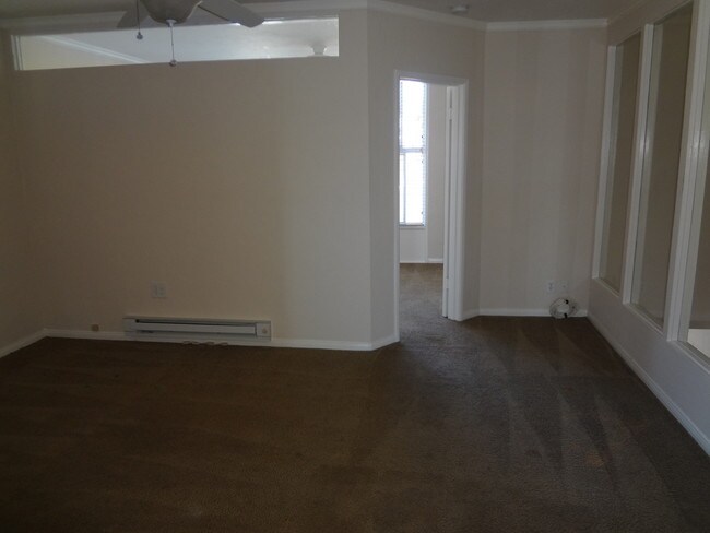 Building Photo - 939 Turquoise St