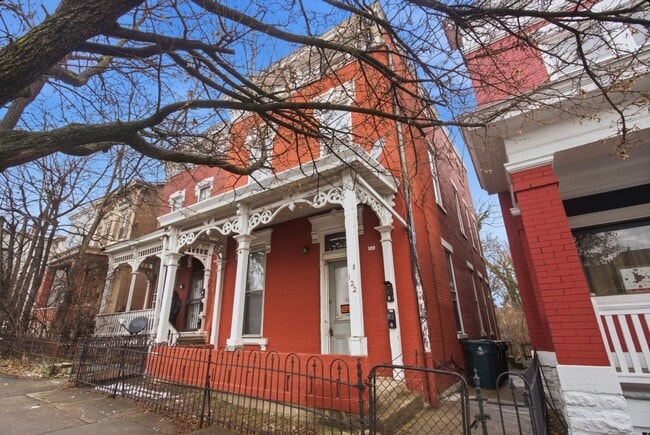 Photo - 122 E University Ave Apartment