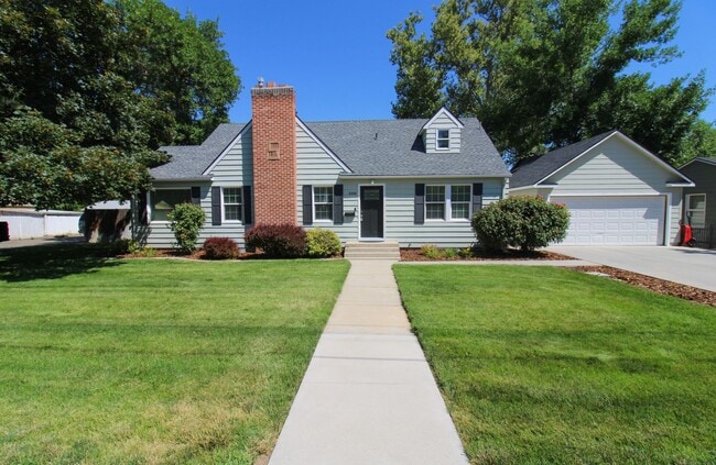Building Photo - Remodeled 5 Bedroom
