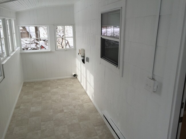 Building Photo - 2 Bedroom Home For Rent in the Historic Ar...