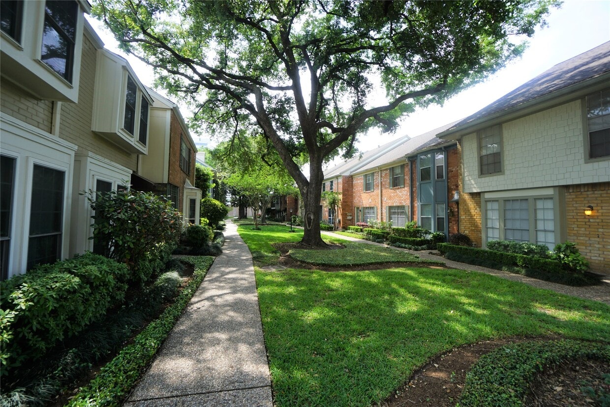 Primary Photo - 1551 W Sam Houston Pkwy S