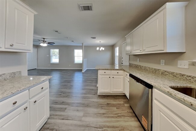 Foto del edificio - 7203 Towering Pine Ln