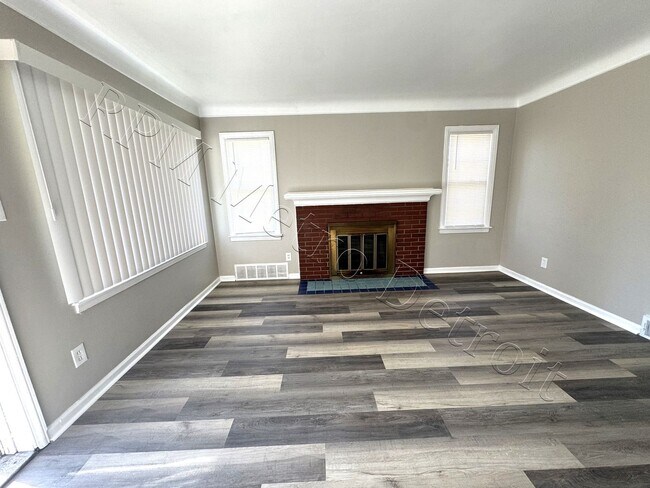 Foto del edificio - 22051 Firwood Ave