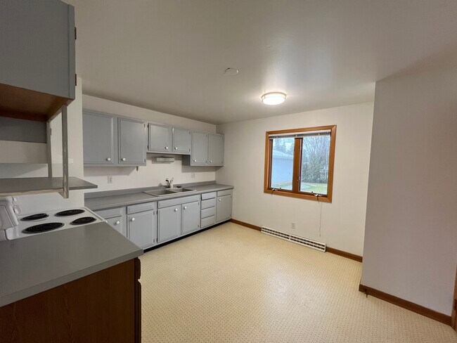 Building Photo - 1327 Greenfield Ave