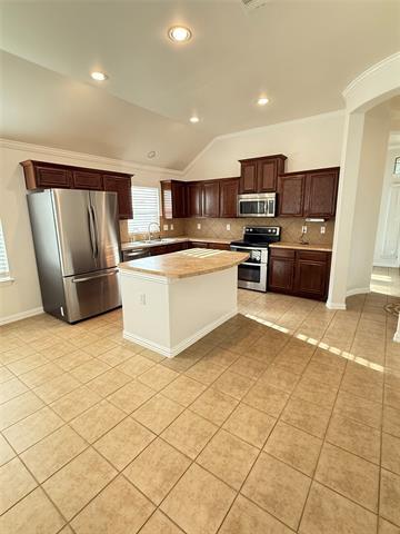 Building Photo - 8315 Summerset Dr