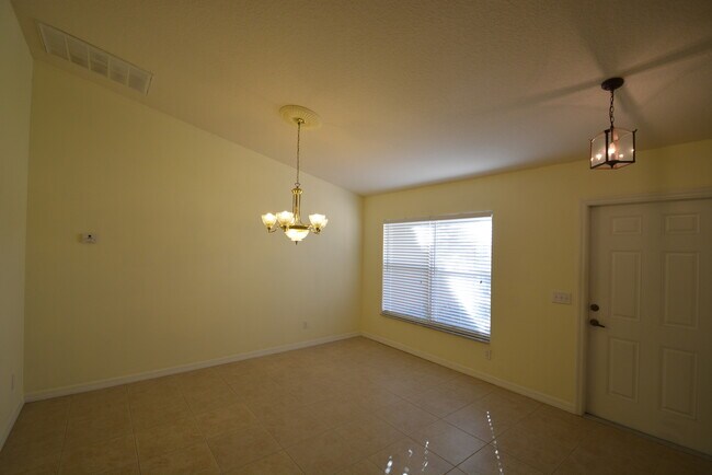 Foto del edificio - 3 BR 2 Bath Home in Southeast Palm Bay