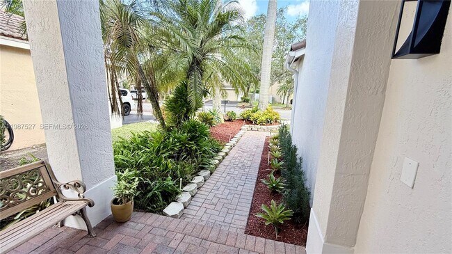 Foto del edificio - 1392 Canary Island Dr