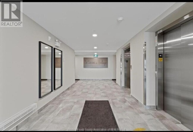 Photo du bâtiment - 2550 Sandwich W Pkwy