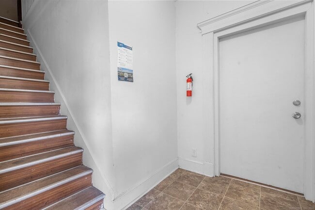 Building Photo - 113 E Main St