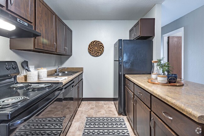 2 BR, 1 BA - Sequoia - 1000 SF - Nemoke Trails