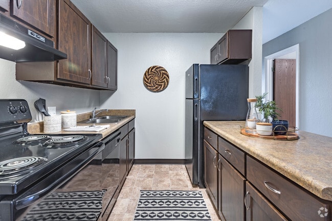 2 BR, 1 BA - Sequoia - 1000 SF - Nemoke Trails