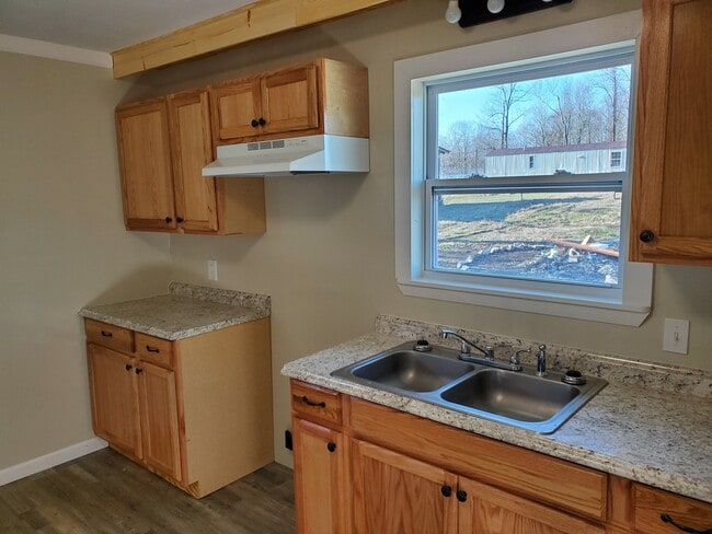Building Photo - 718 Goodridge Rd