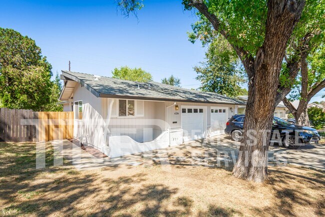 Building Photo - Updated Two Bedroom Rocklin Duplex!