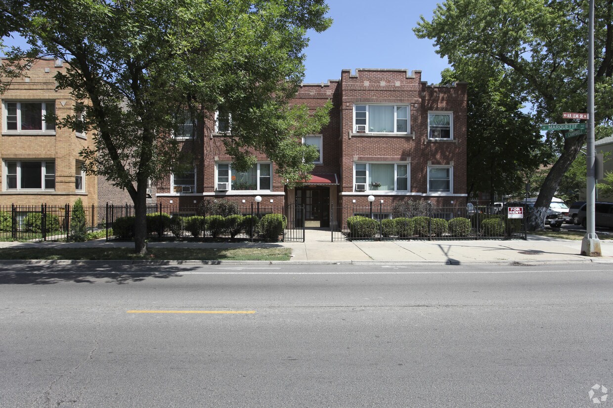 Building Photo - 2502 W Marquette Rd