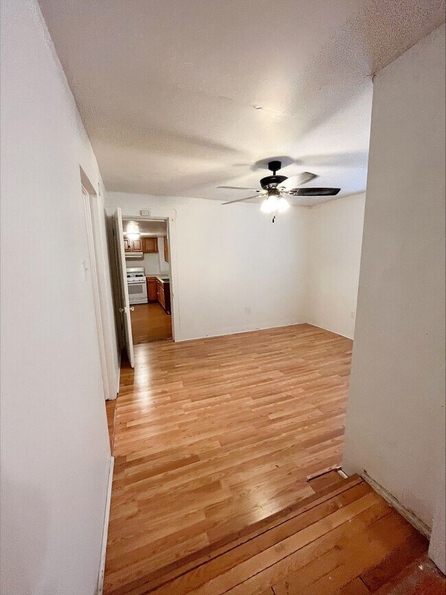 Foto del edificio - 2 Bedroom House - Sublease
