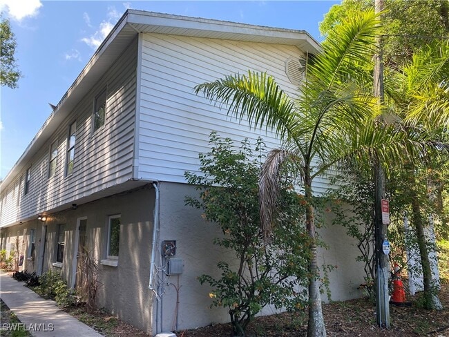 Building Photo - 3160 E Riverside Dr