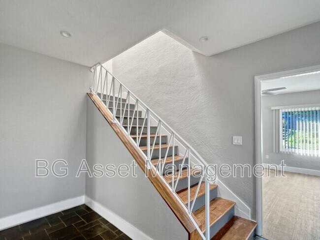Building Photo - 270 Monte Vista Ave