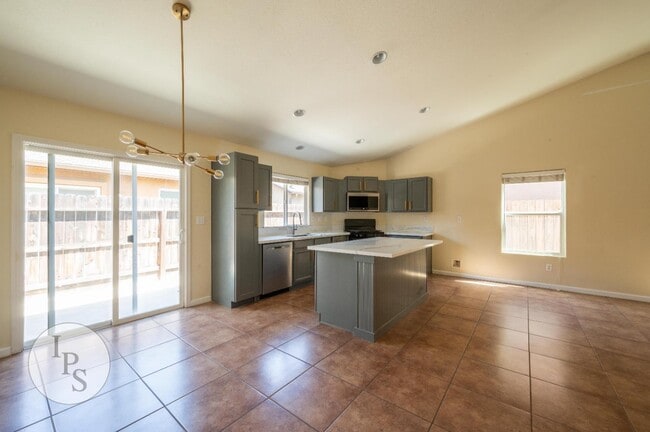 Foto del edificio - 591 S Bundy Dr