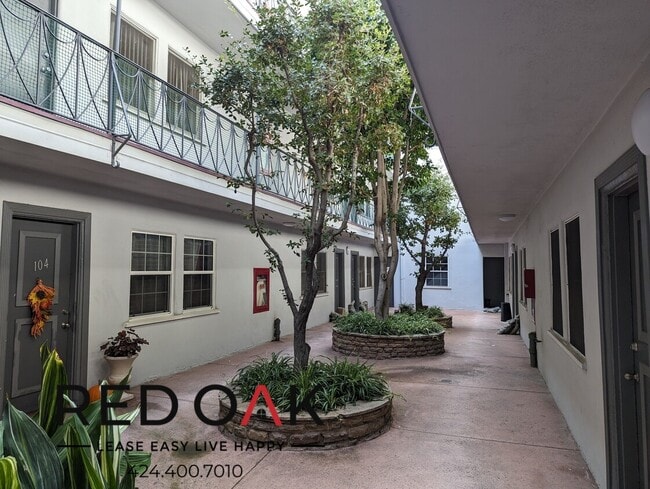 Foto del edificio - 615 N Rossmore Ave