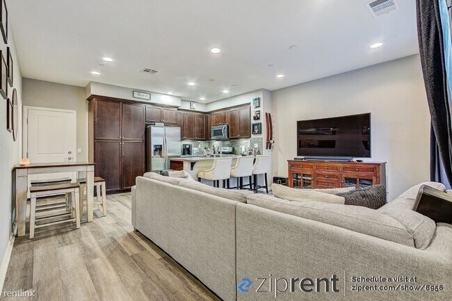 Foto del edificio - 3 br, 2.5 bath Condo - 44068 Calle Luz, Te...