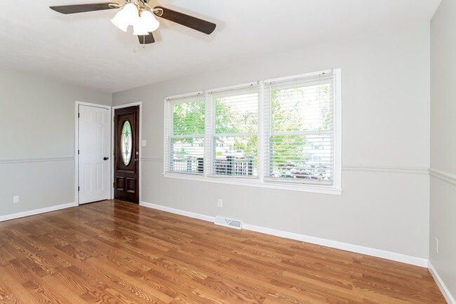 Building Photo - 615 Kenwood Pl