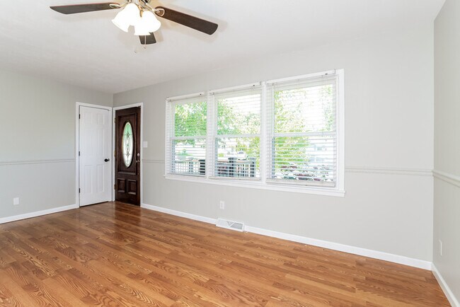 Foto del edificio - 615 Kenwood Pl