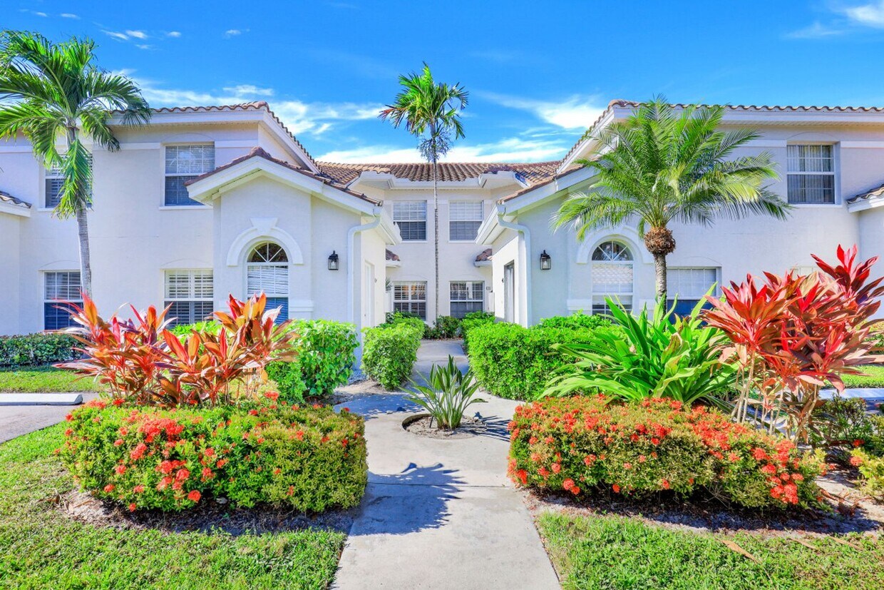 Foto principal - ** CALUSA BAY ** 2 BED / 2 BATH - CONDO - ...