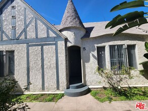 Building Photo - 534 W 47th St