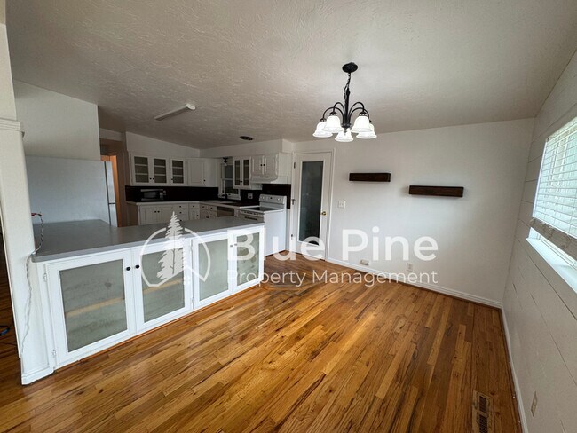 Foto del edificio - 1861 Gallup St